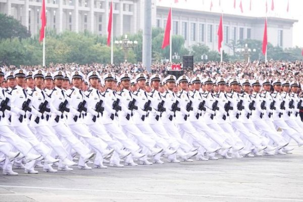 天盈配资 韩国学生被中国阅兵震撼 文化输出的视觉震撼